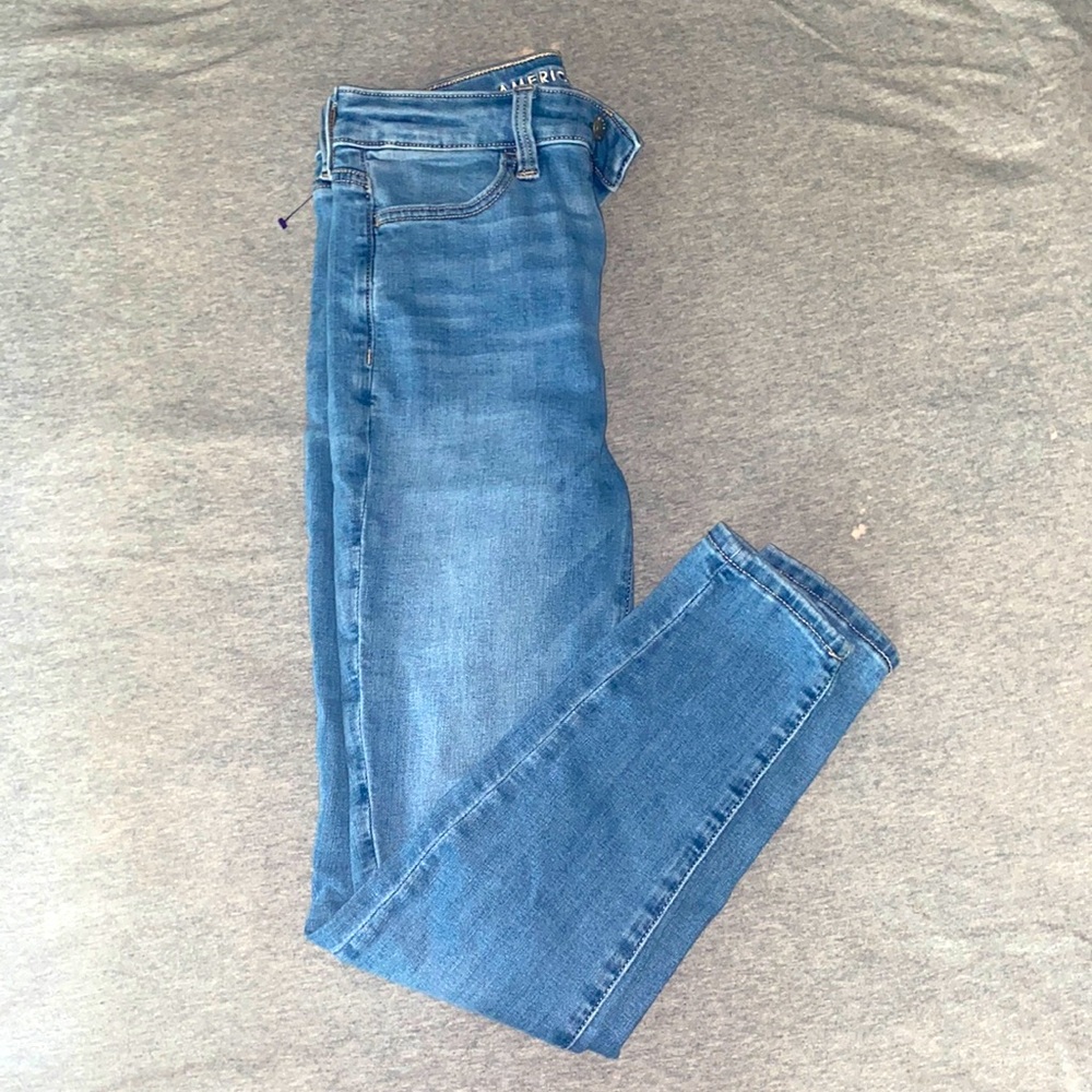 light wash american eagles jeans